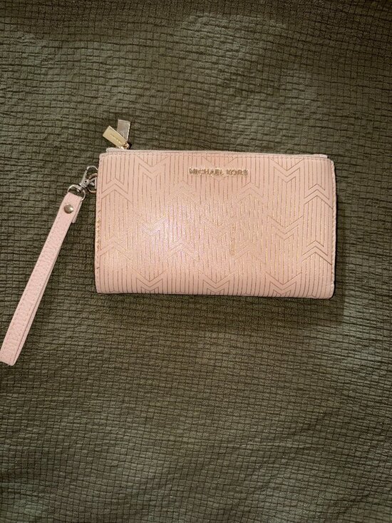 Michael Kors Handbags - Michael Kors Jet Set Smartphone Wallet